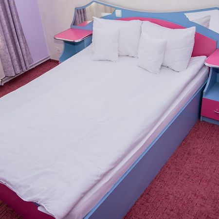 Hotel Yax Cîmpeni Pokoj fotografie