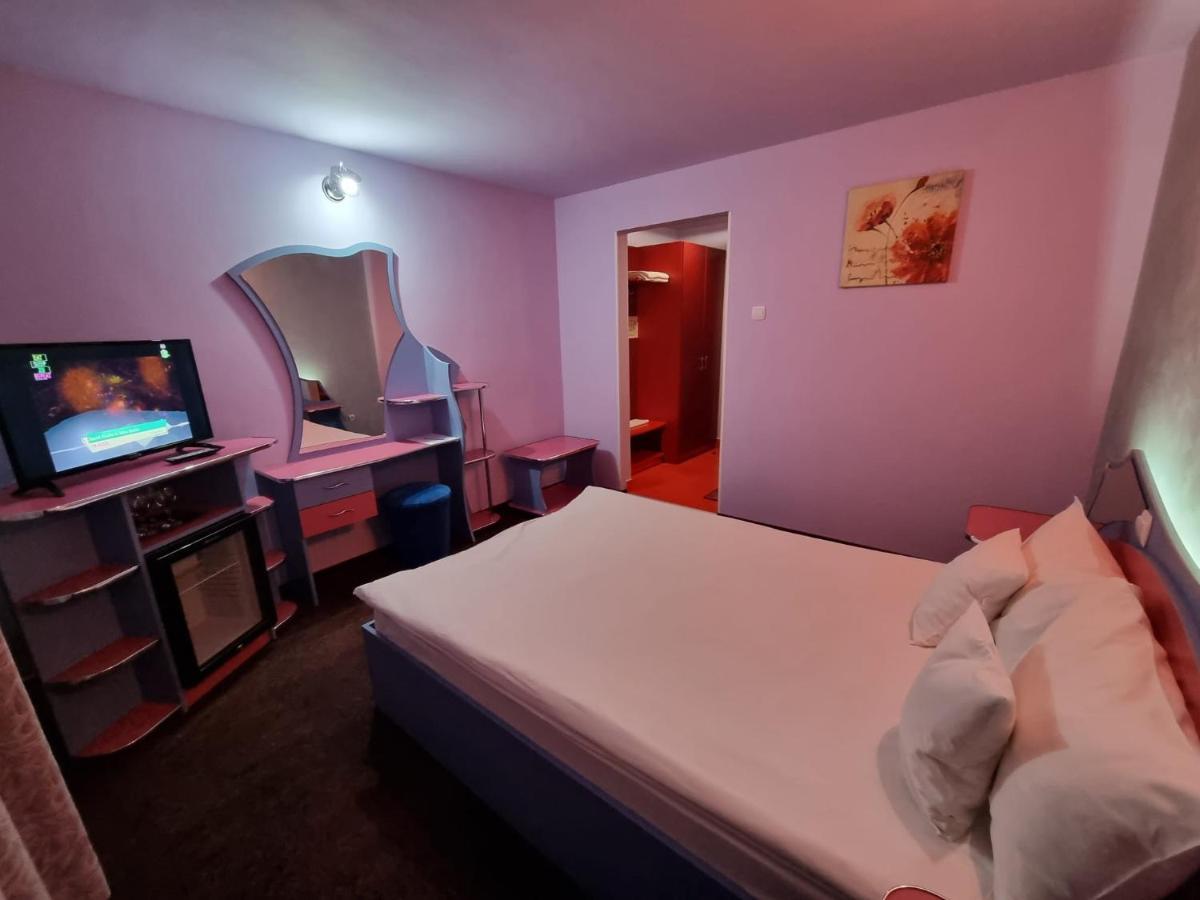 Hotel Yax Cîmpeni Exteriér fotografie