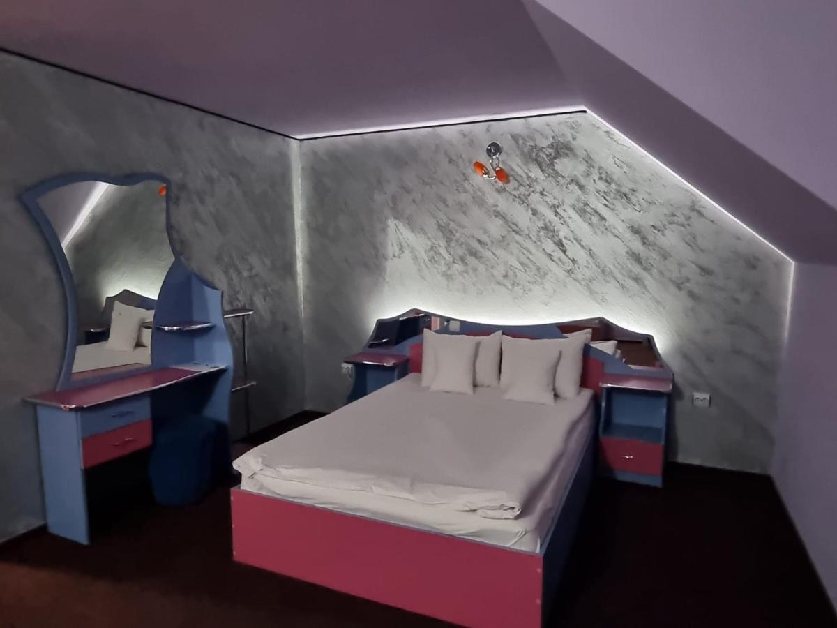 Hotel Yax Cîmpeni Exteriér fotografie