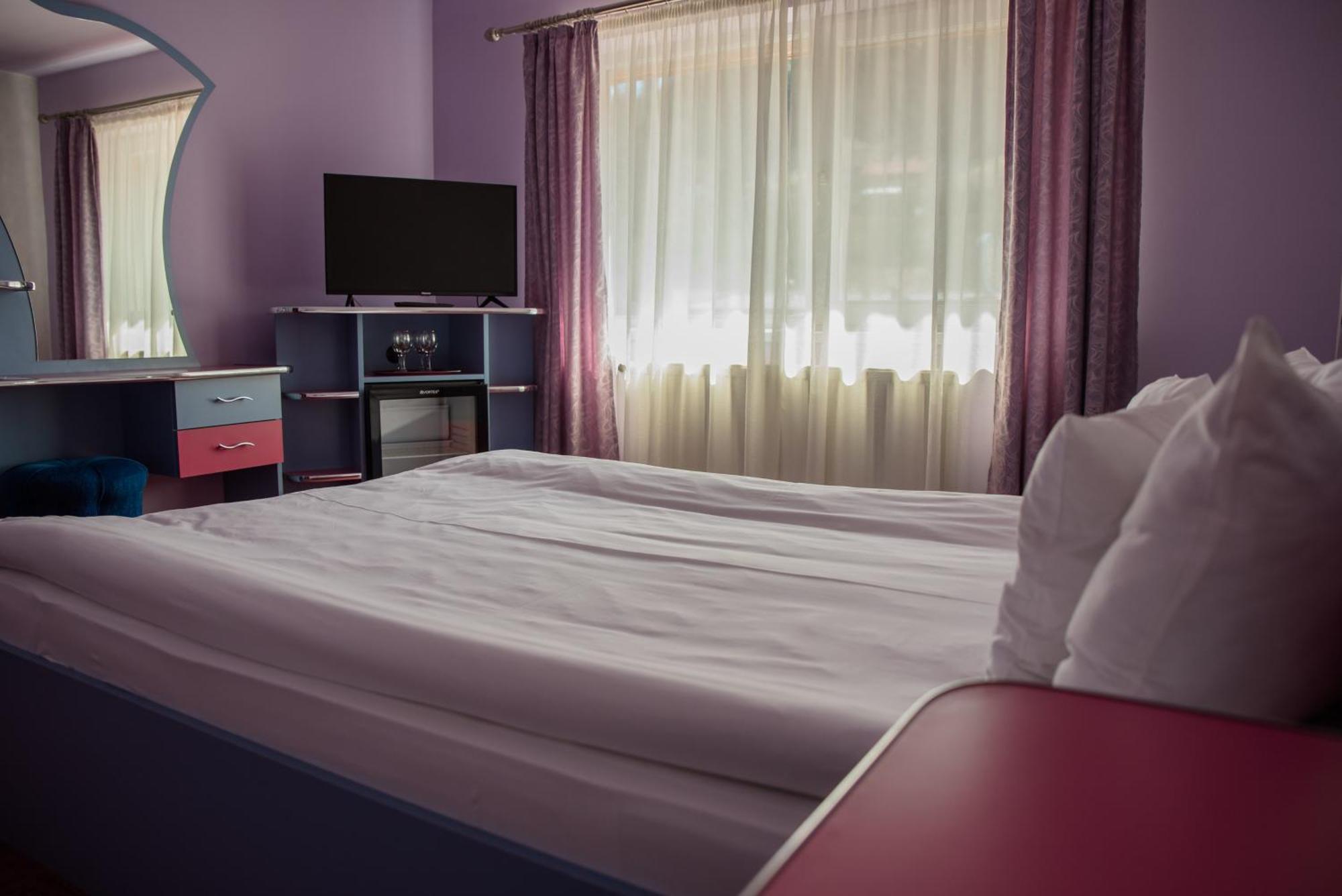 Hotel Yax Cîmpeni Pokoj fotografie