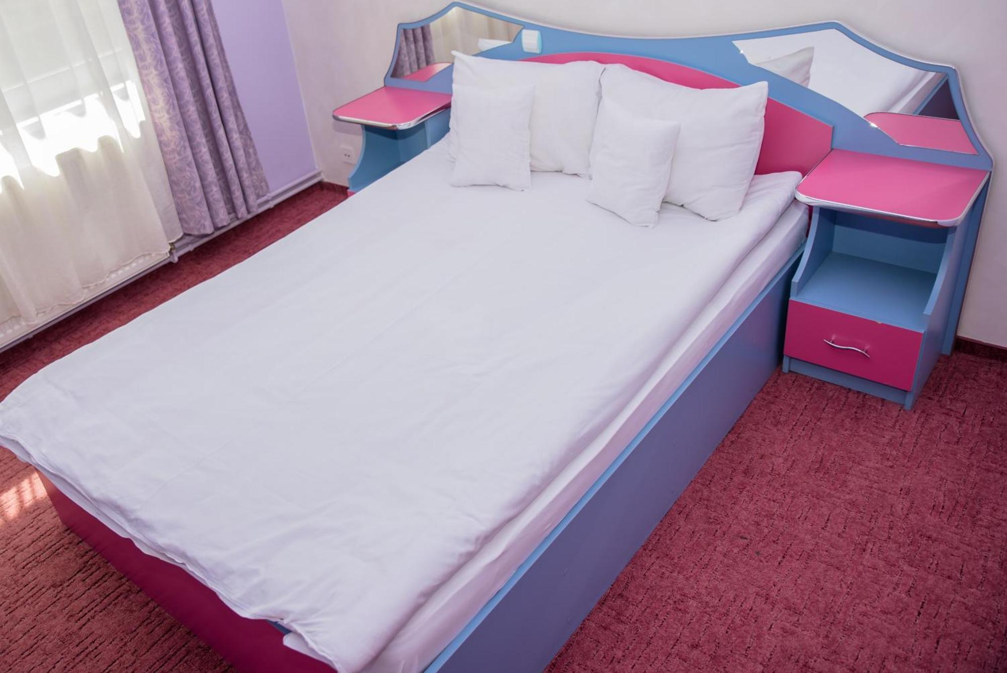 Hotel Yax Cîmpeni Pokoj fotografie