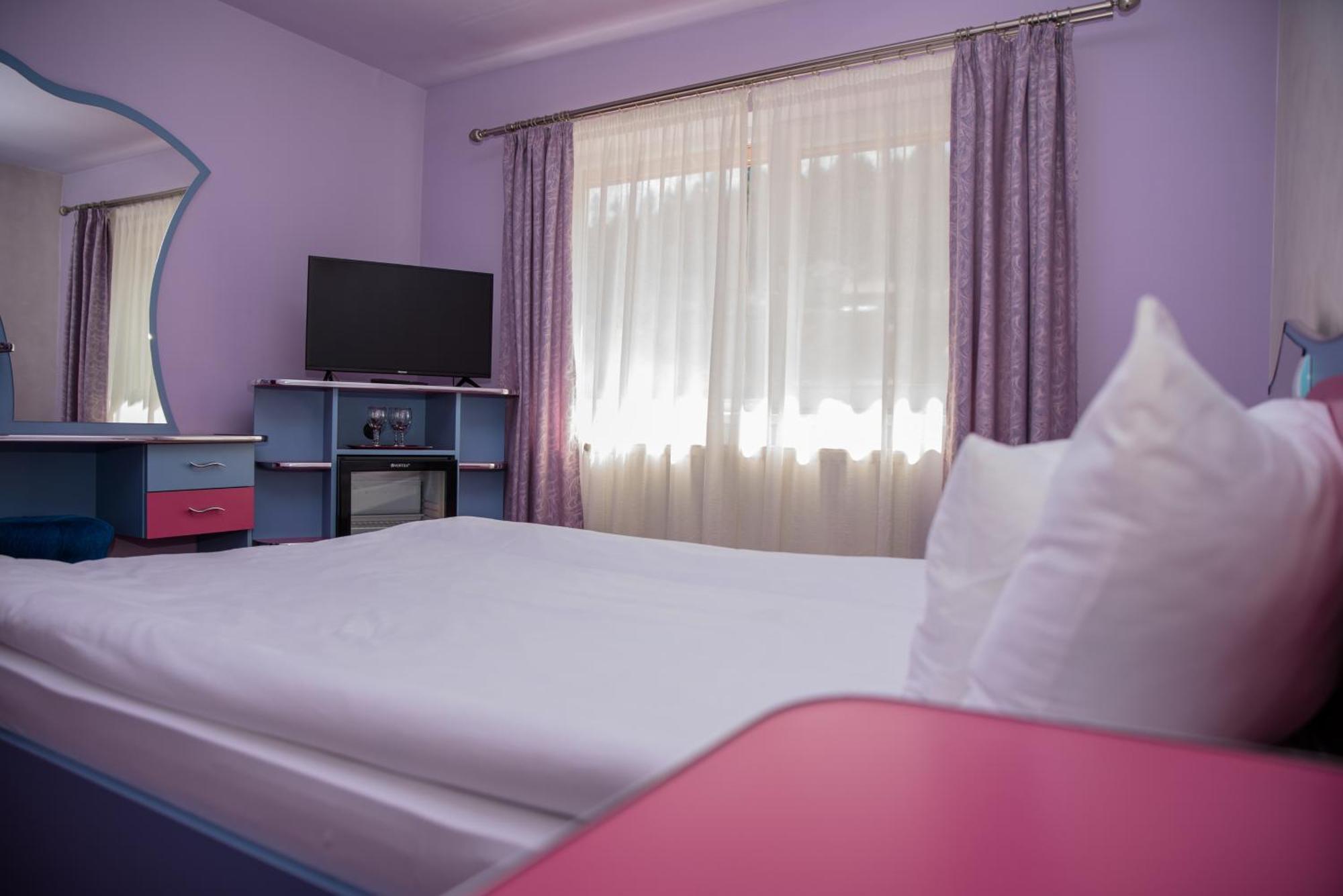 Hotel Yax Cîmpeni Pokoj fotografie