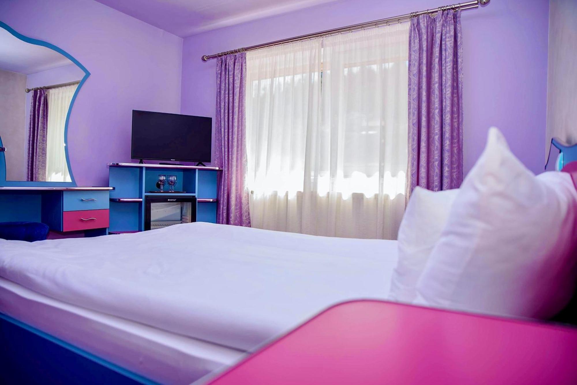 Hotel Yax Cîmpeni Pokoj fotografie