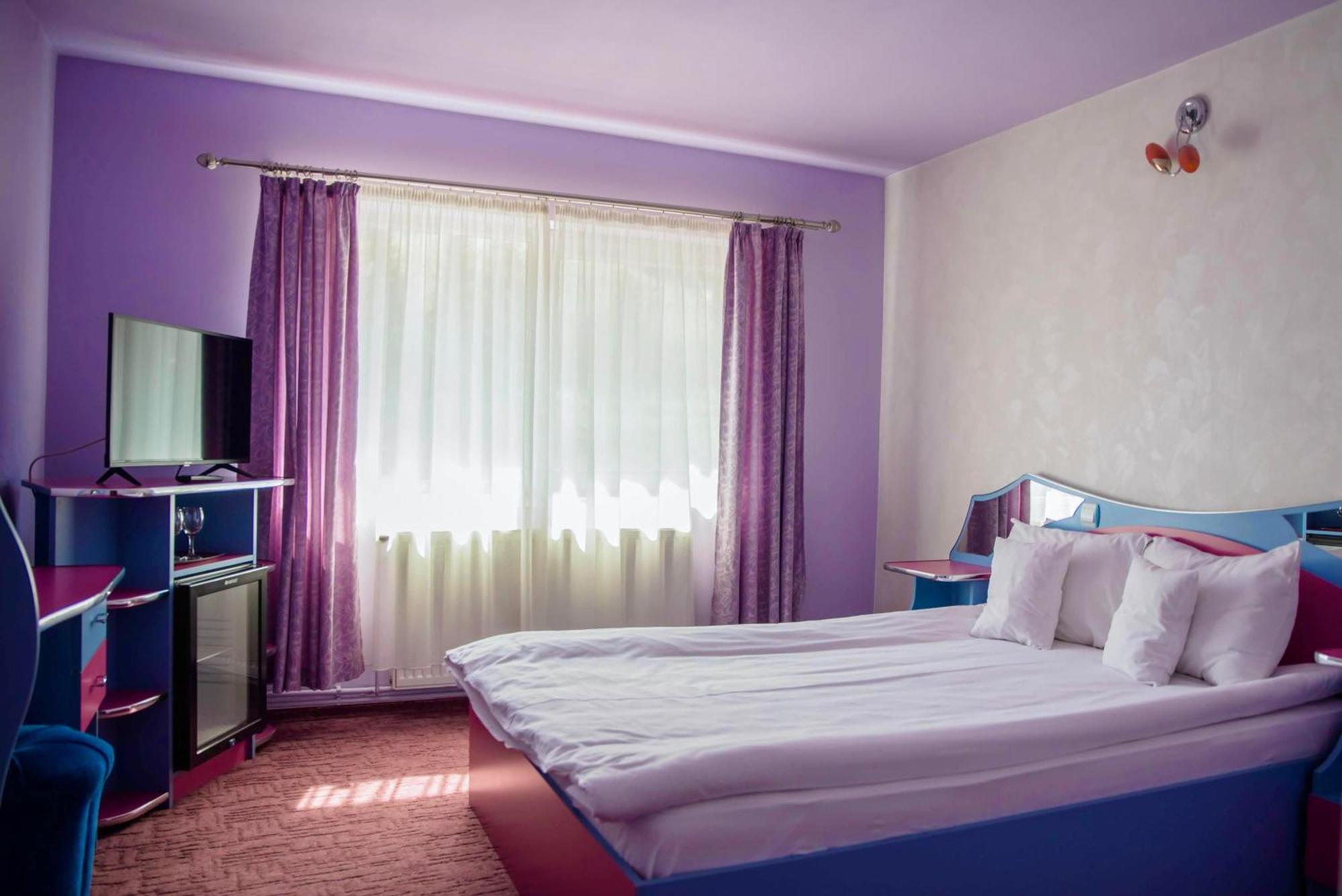 Hotel Yax Cîmpeni Pokoj fotografie