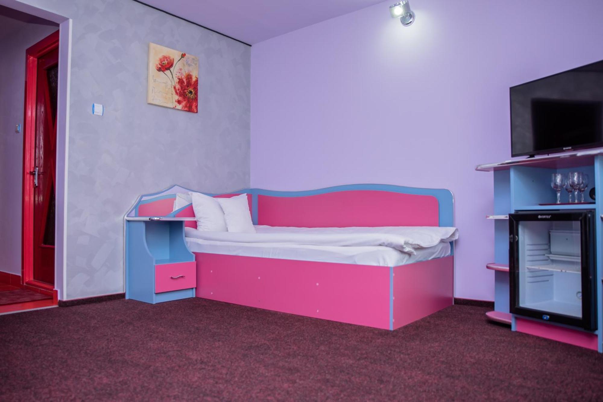 Hotel Yax Cîmpeni Pokoj fotografie