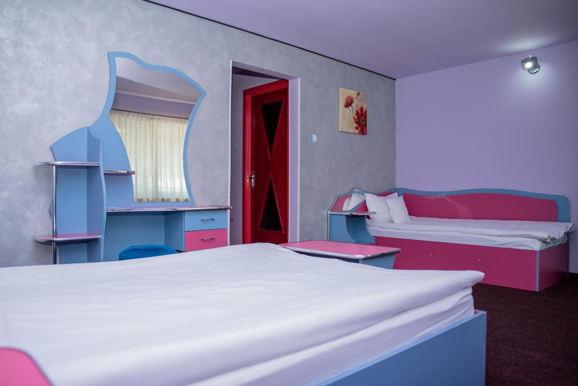 Hotel Yax Cîmpeni Pokoj fotografie