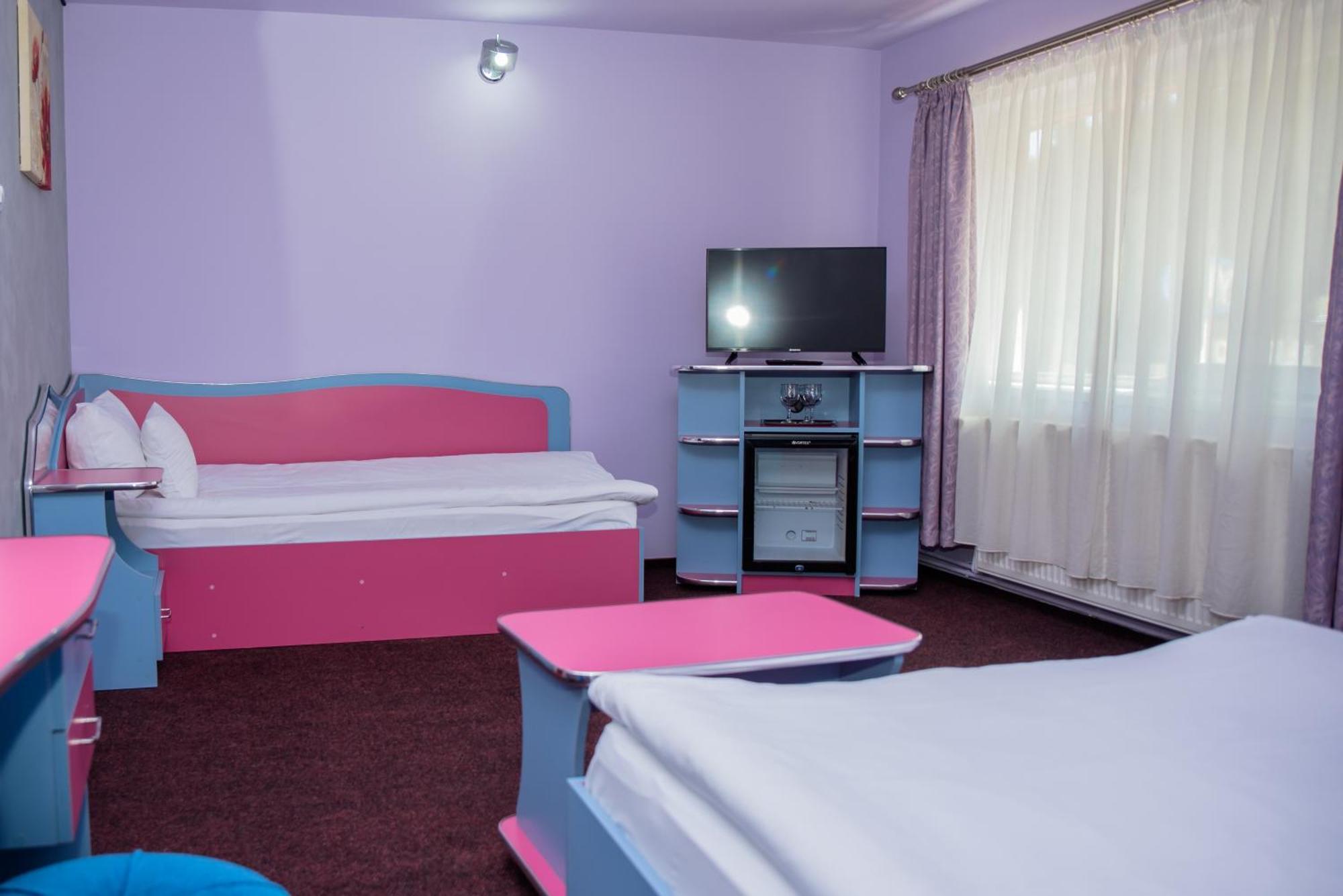 Hotel Yax Cîmpeni Pokoj fotografie