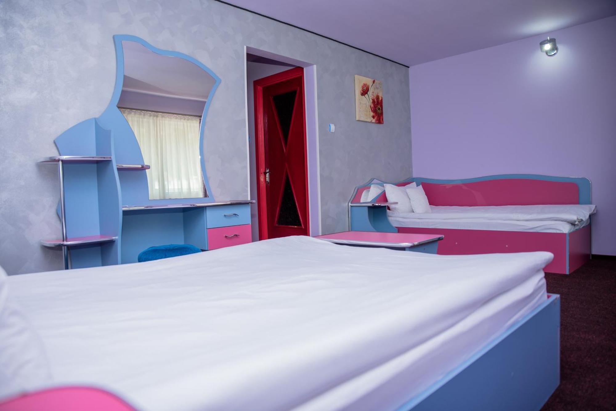 Hotel Yax Cîmpeni Pokoj fotografie