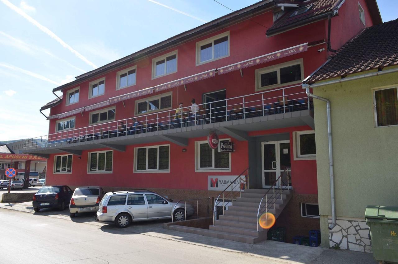 Hotel Yax Cîmpeni Exteriér fotografie